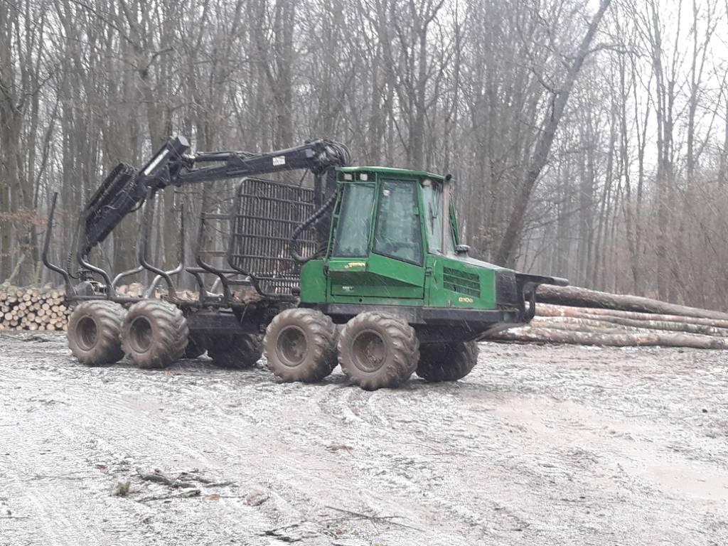 John Deere 810D Transportoare