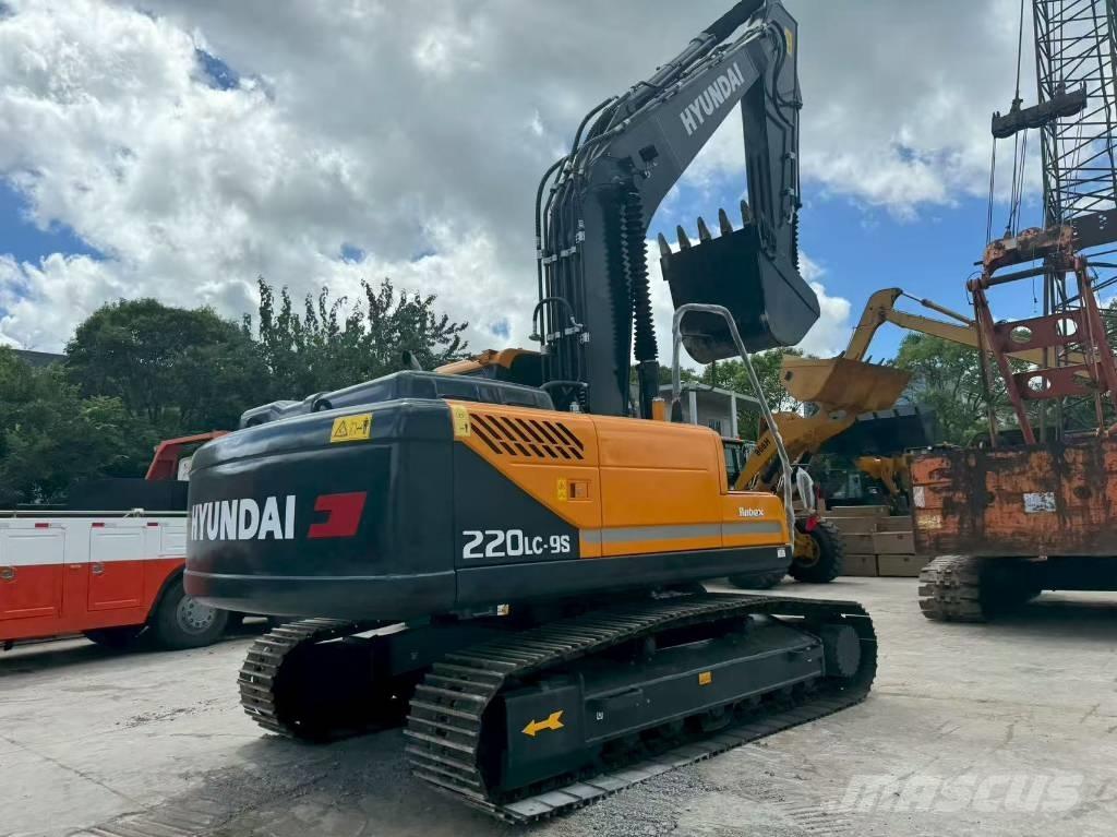 Hyundai r220lc-9s Excavatoare 7t - 12t