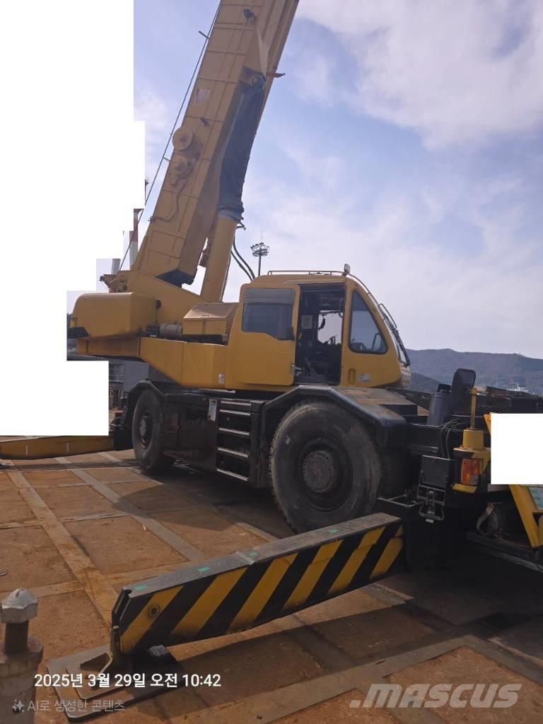 Kobelco RK 450 Macara teren accidentat