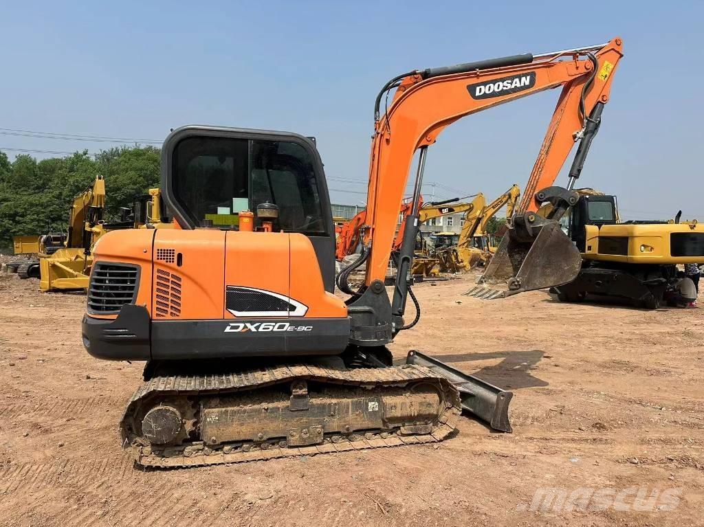 Doosan DX 60 Excavatoare pe șenile
