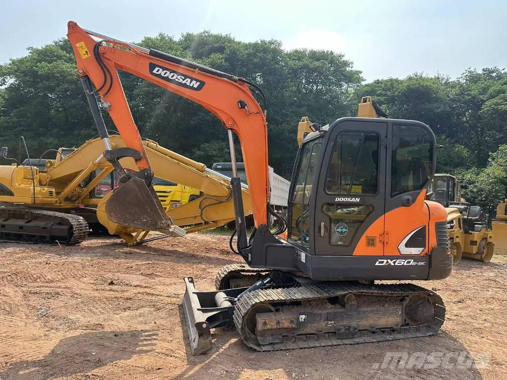 Doosan DX 60 Excavatoare pe șenile
