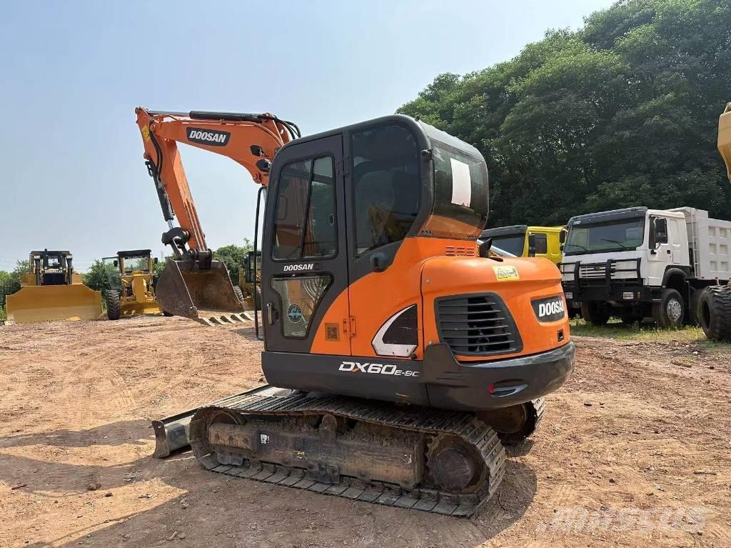 Doosan DX 60 Excavatoare pe șenile
