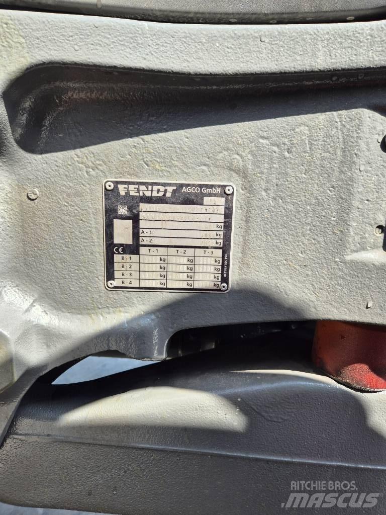 Fendt 718 Vario Tractoare