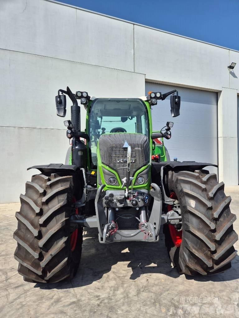 Fendt 718 Vario Tractoare