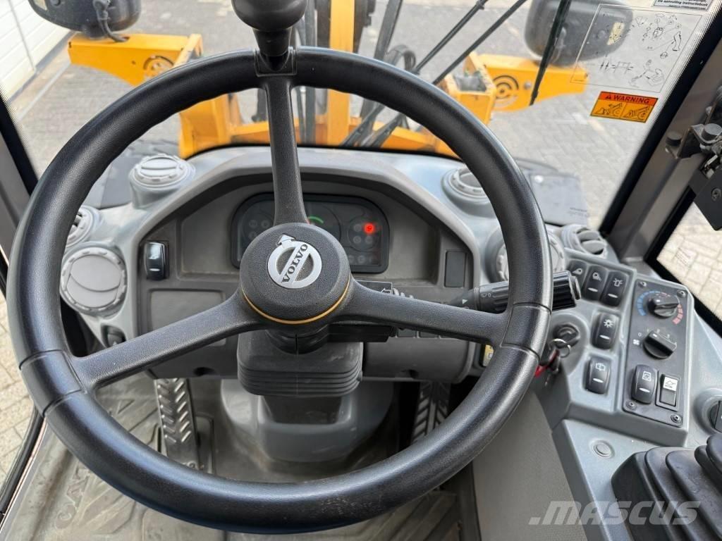 Volvo L 25 F Incarcator pe pneuri