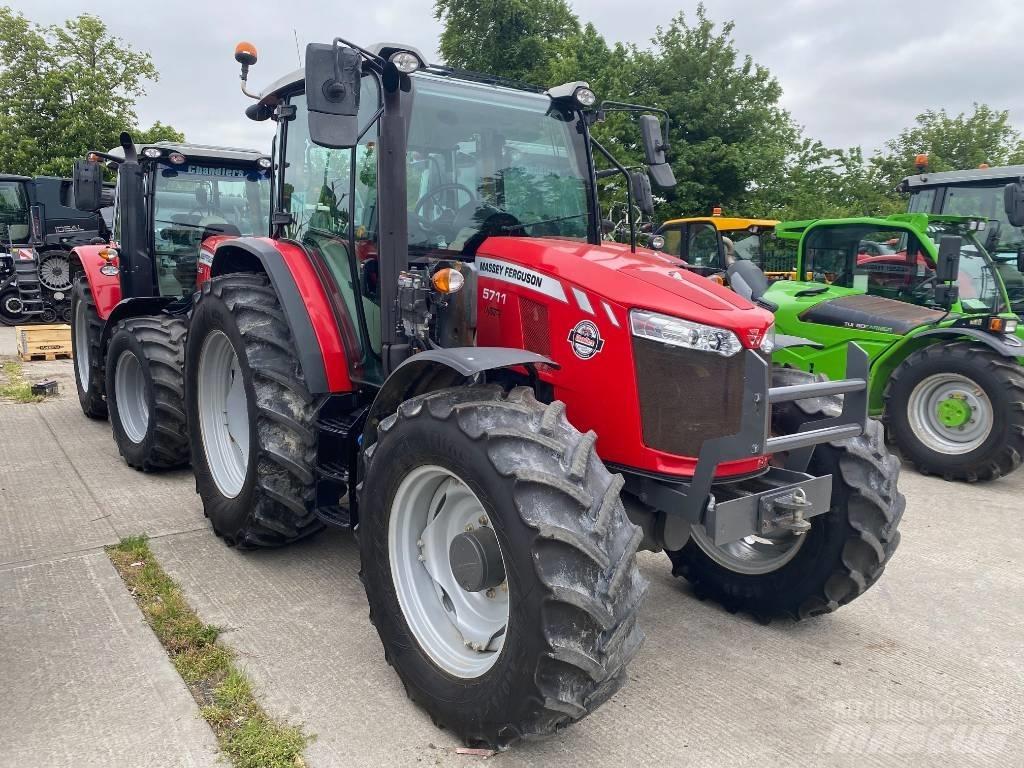 Massey Ferguson 5711 Tractoare