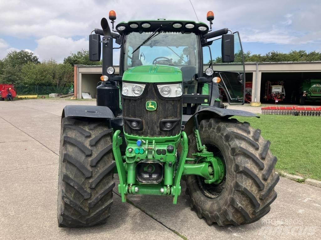 John Deere 6215R Tractoare