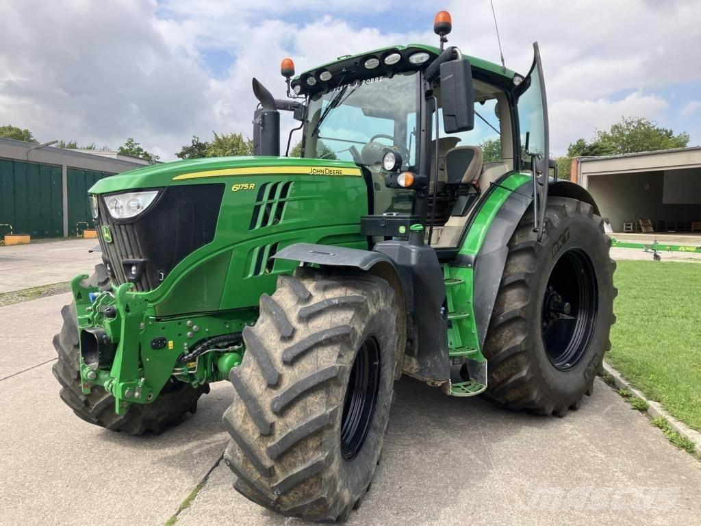 John Deere 6215R Tractoare