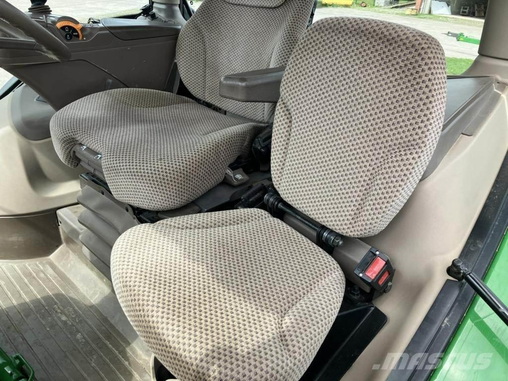 John Deere 6215R Tractoare