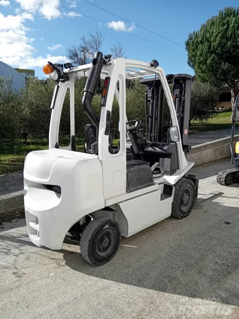 UniCarriers DX 25 Stivuitor diesel