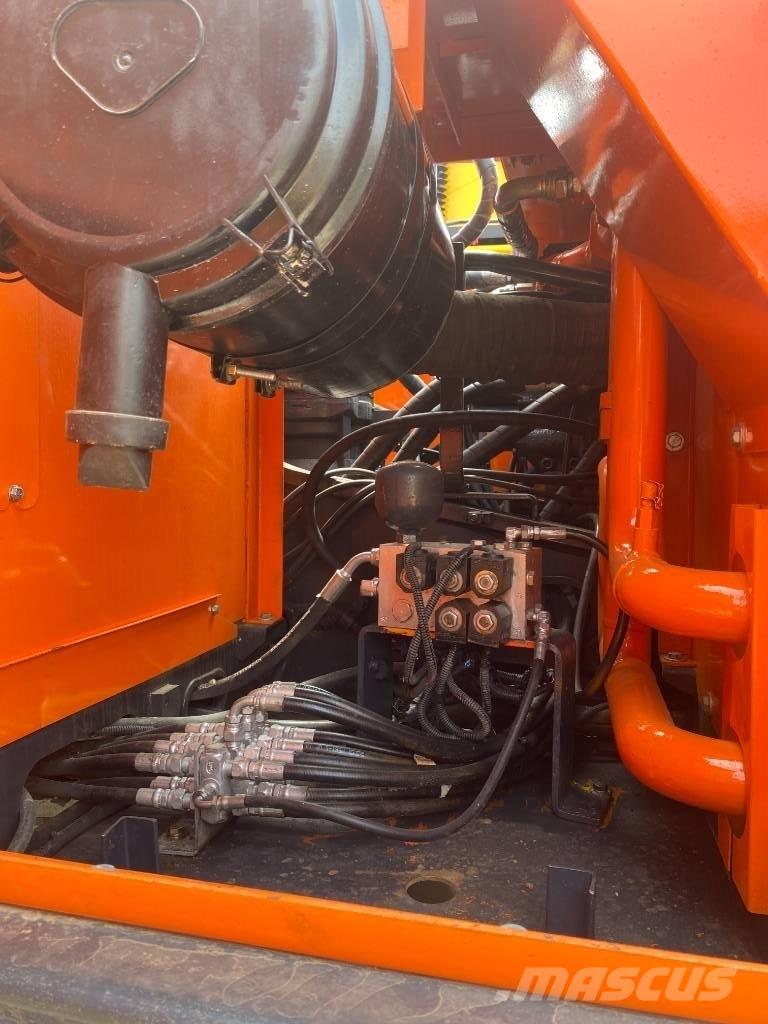 Doosan DX 300 Excavatoare pe șenile
