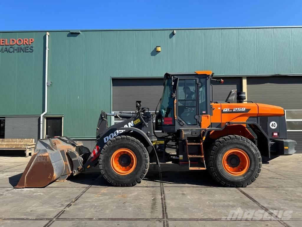 Doosan DL250-7 Incarcator pe pneuri