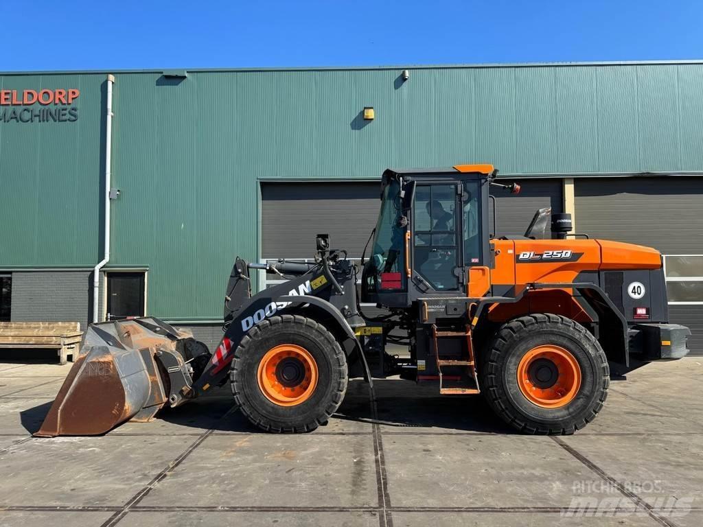 Doosan DL250-7 Incarcator pe pneuri
