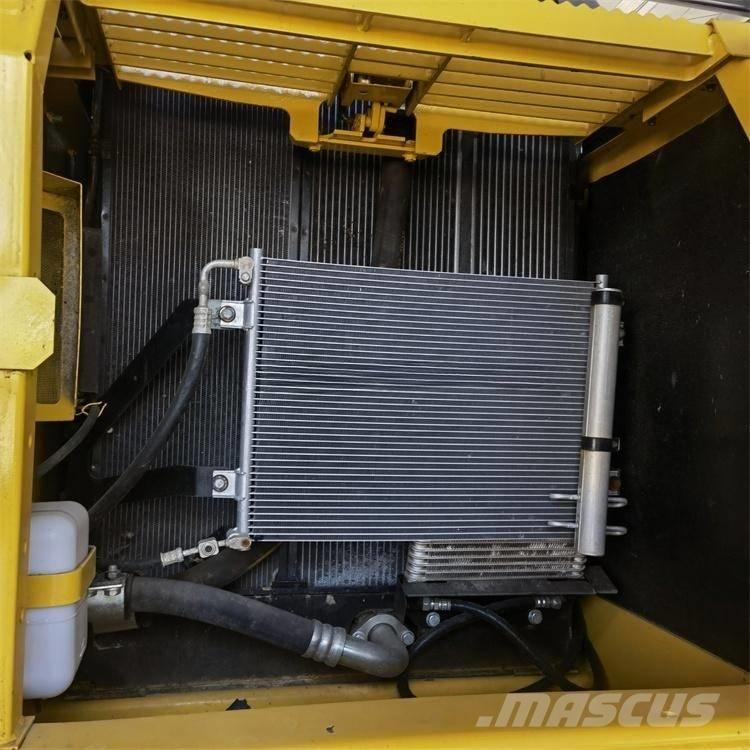 Komatsu PC200-8 Excavatoare pe șenile
