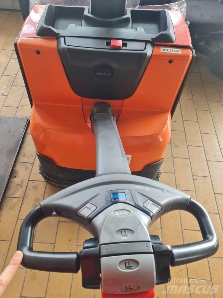 Toyota SWE080L Transpaleta manuala