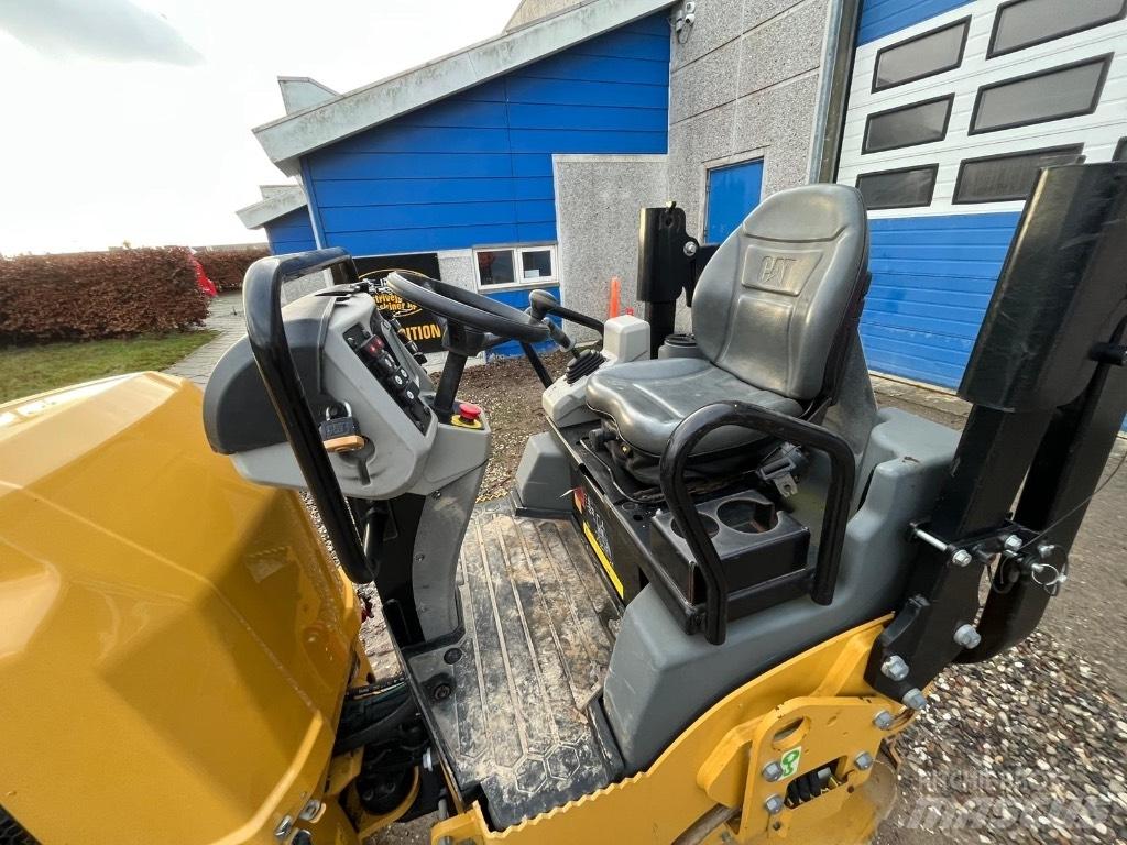 CAT CB 2.5 Cilindri compactori dubli