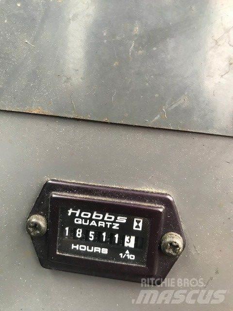 Kobelco CKE 800 Macarele