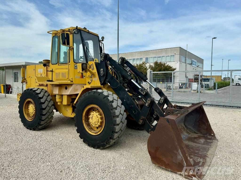 CAT IT 18 B Incarcator pe pneuri