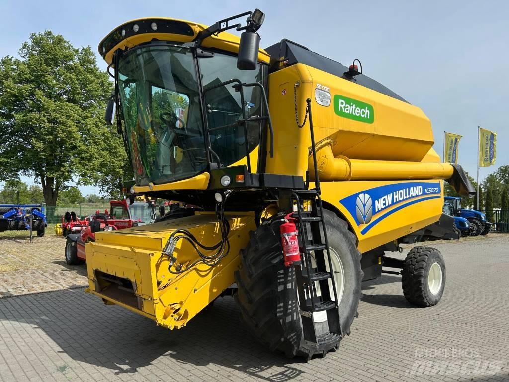 New Holland TC 5070 Combine de secerat