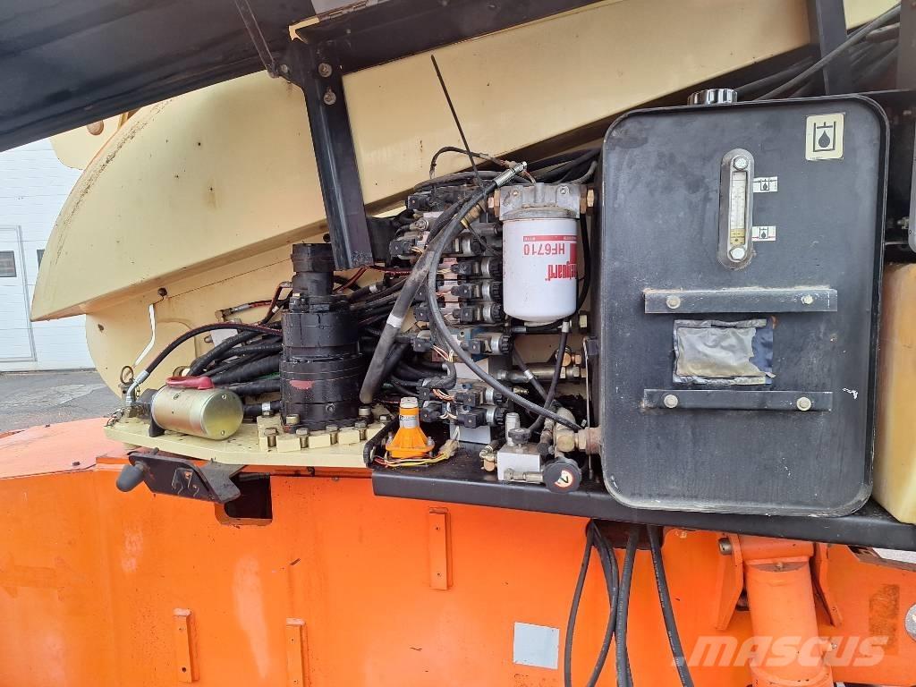 JLG 660 SJ 4x4x4 Nacele cu brat articulat