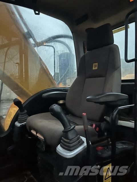 JCB JS 220 LC Excavatoare pe șenile
