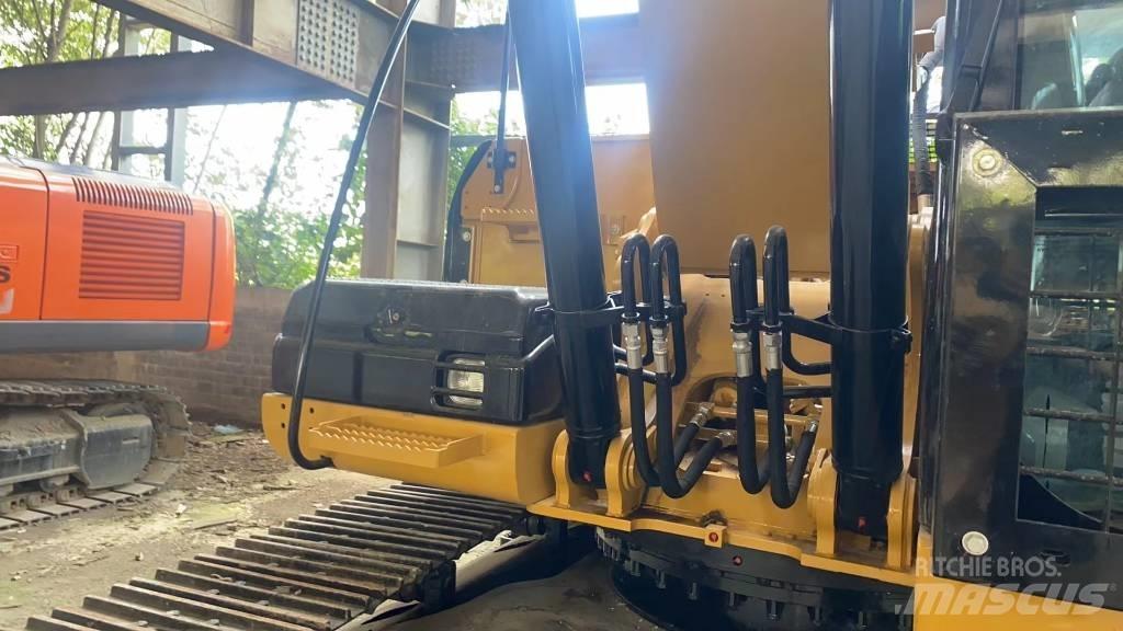 CAT 320D2L Excavatoare pe șenile

