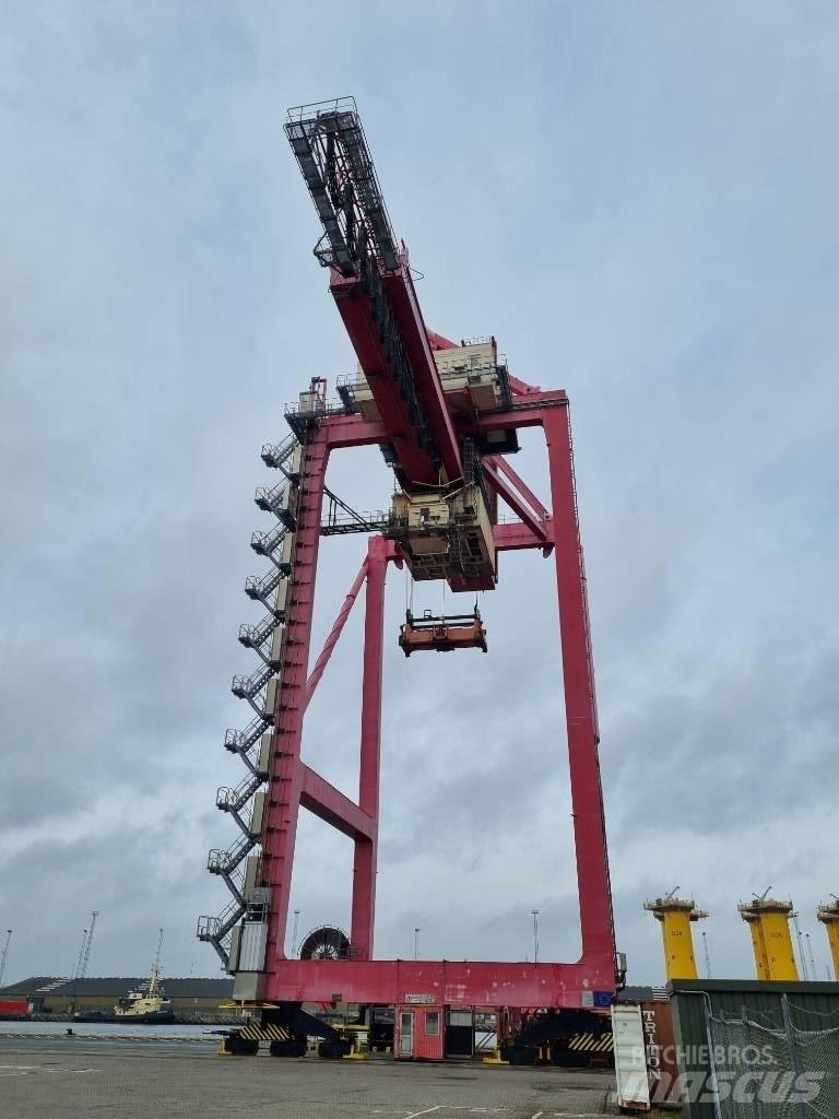 Konecranes STS Macarale port