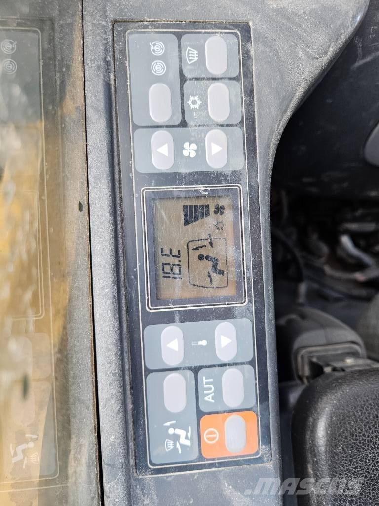 CAT 323 Excavatoare pe șenile
