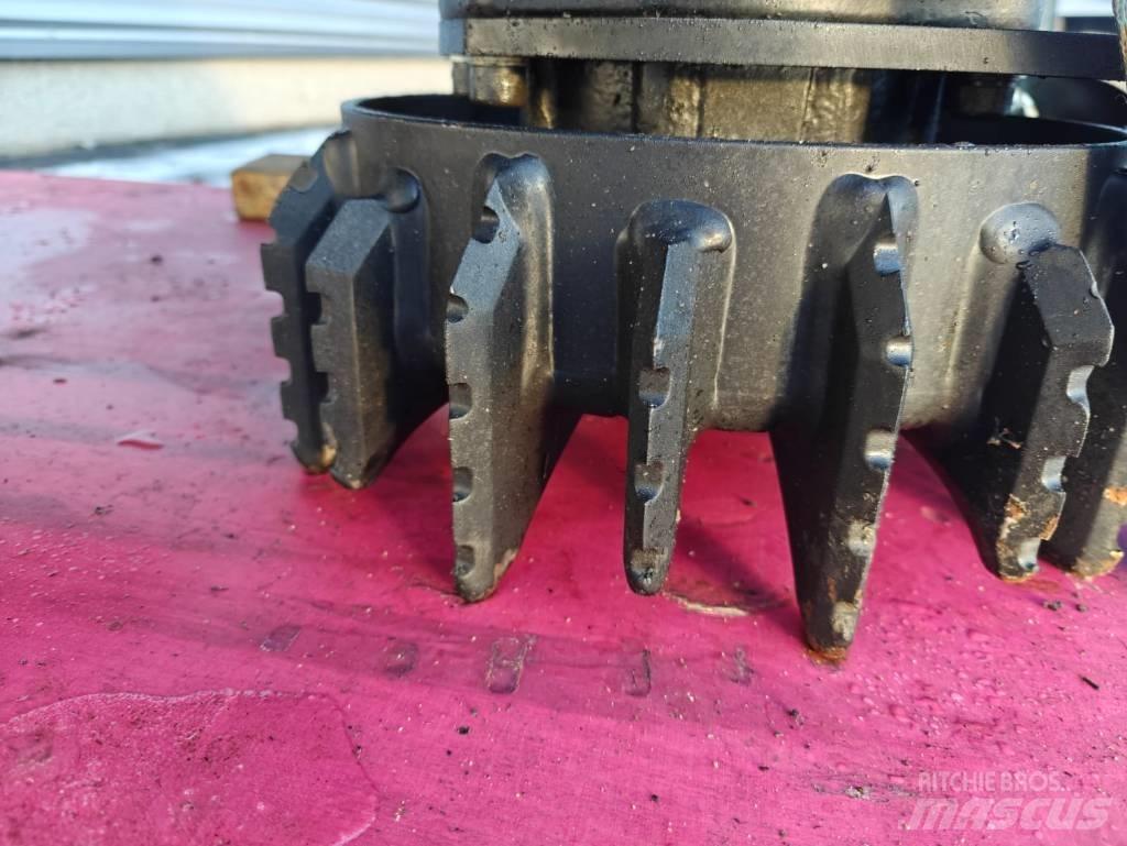 Komatsu C 93 Capete pentru culegatoare