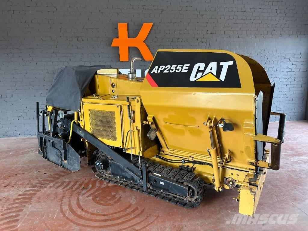 CAT AP 255 E Pavatoare asfalt