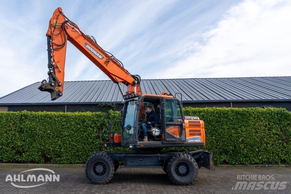 Doosan DX140W-5 Excavatoare cu roti