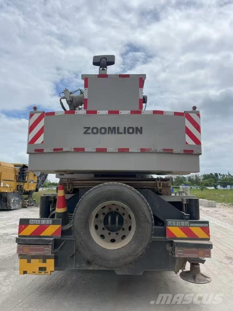 Zoomlion ZTC 350 H Macara teren accidentat