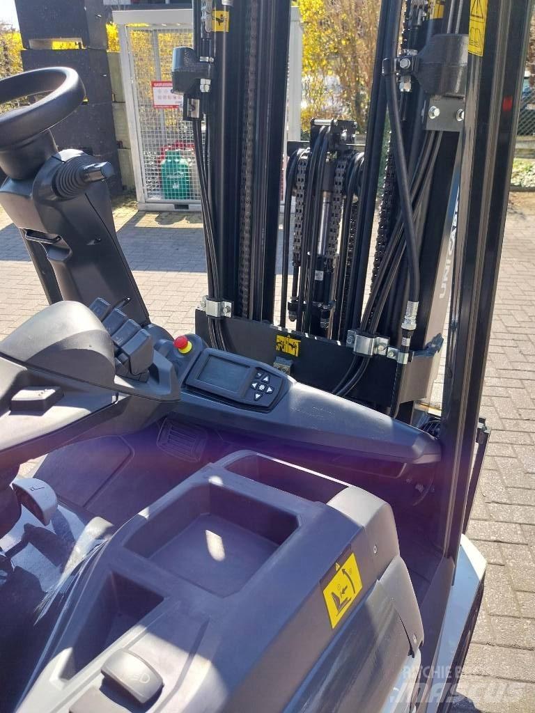 UniCarriers MX 25 Stivuitor electric