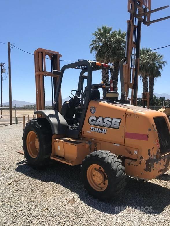 CASE 586H Masini de teren dificil