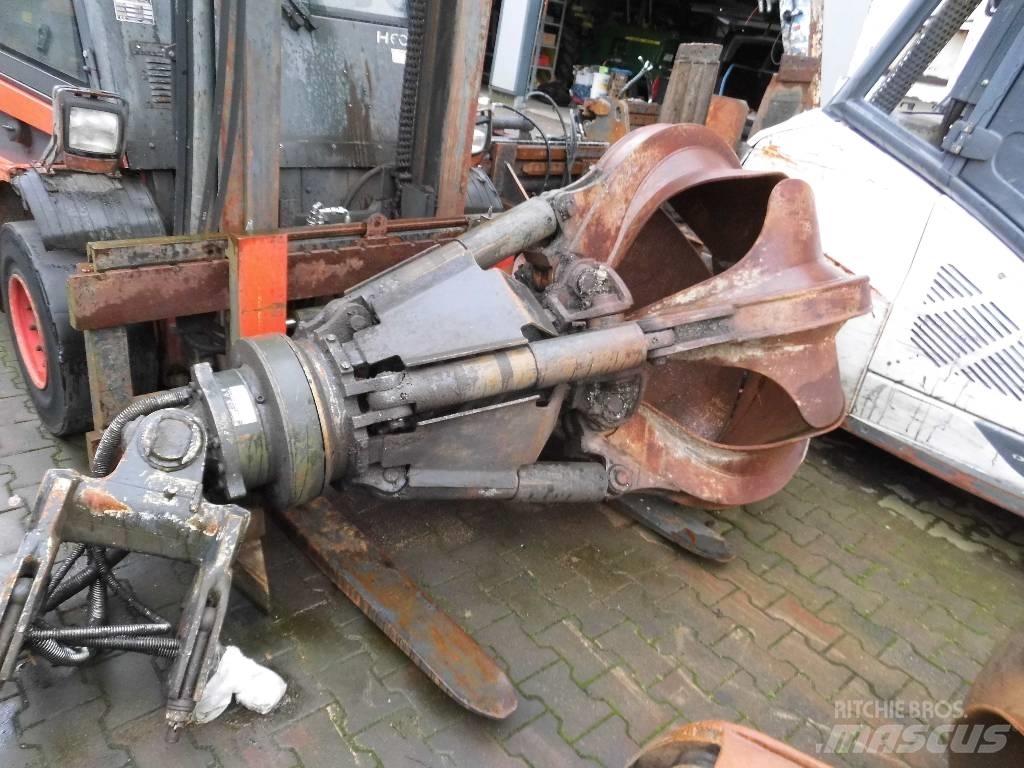 Fuchs MHL 320 Paleta de manipulare
