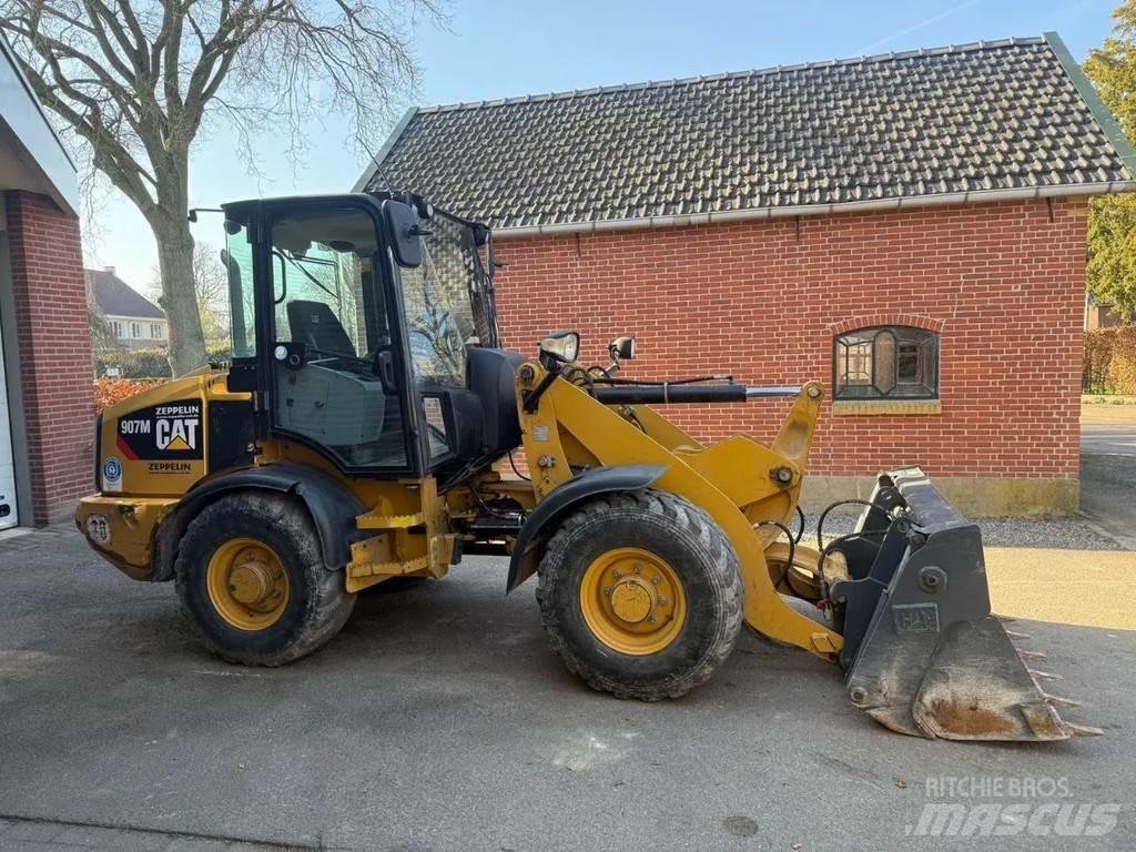 CAT 907M Incarcator pe pneuri