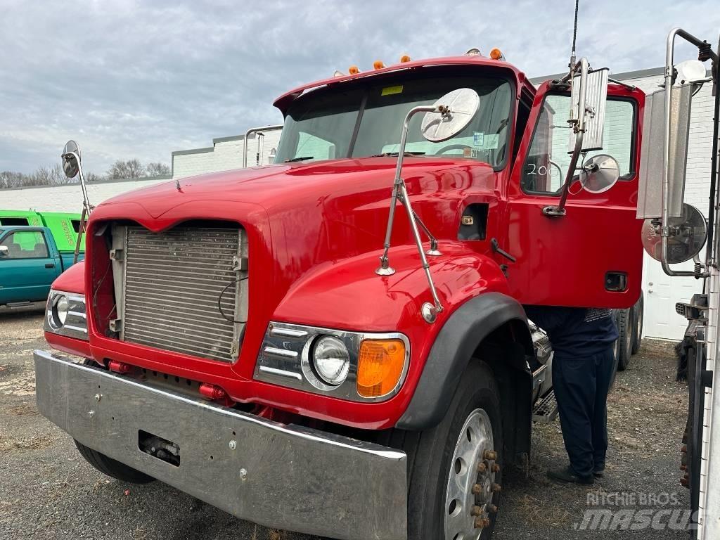 Mack CV 713 Camioane Demontabile