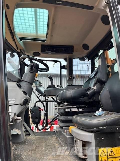 JCB Fastrac 4220 Tractoare