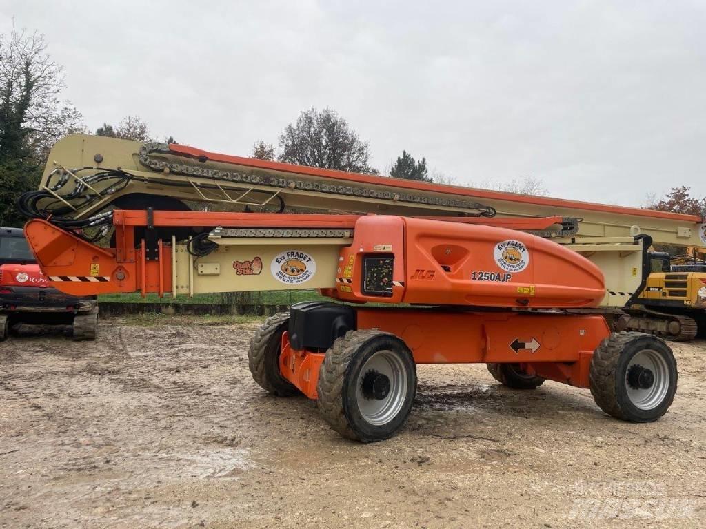 JLG 1250 AJP Nacele cu brat articulat