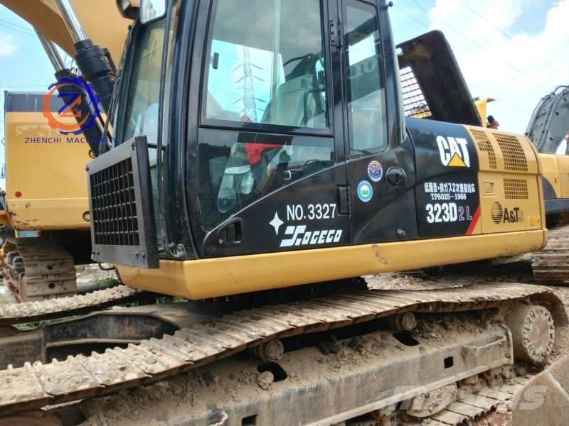 CAT 323 D L Excavatoare pe șenile
