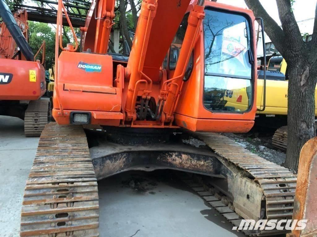 Doosan 220-7 Excavatoare pe șenile
