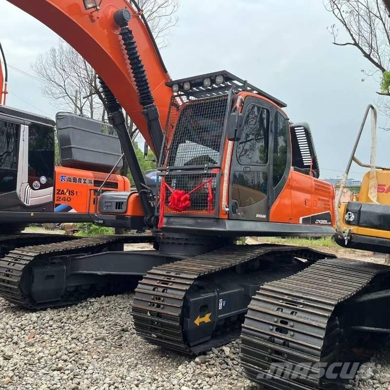 Doosan DX225 Excavatoare pe șenile
