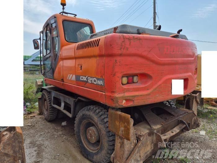 Doosan DX210WA Excavatoare cu roti