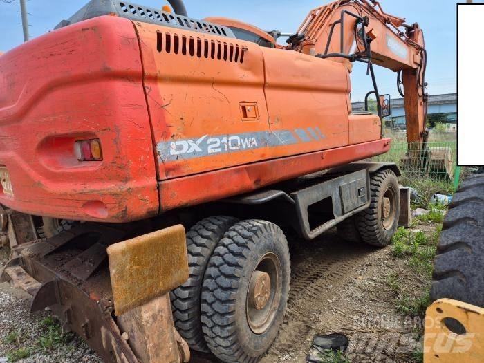 Doosan DX210WA Excavatoare cu roti