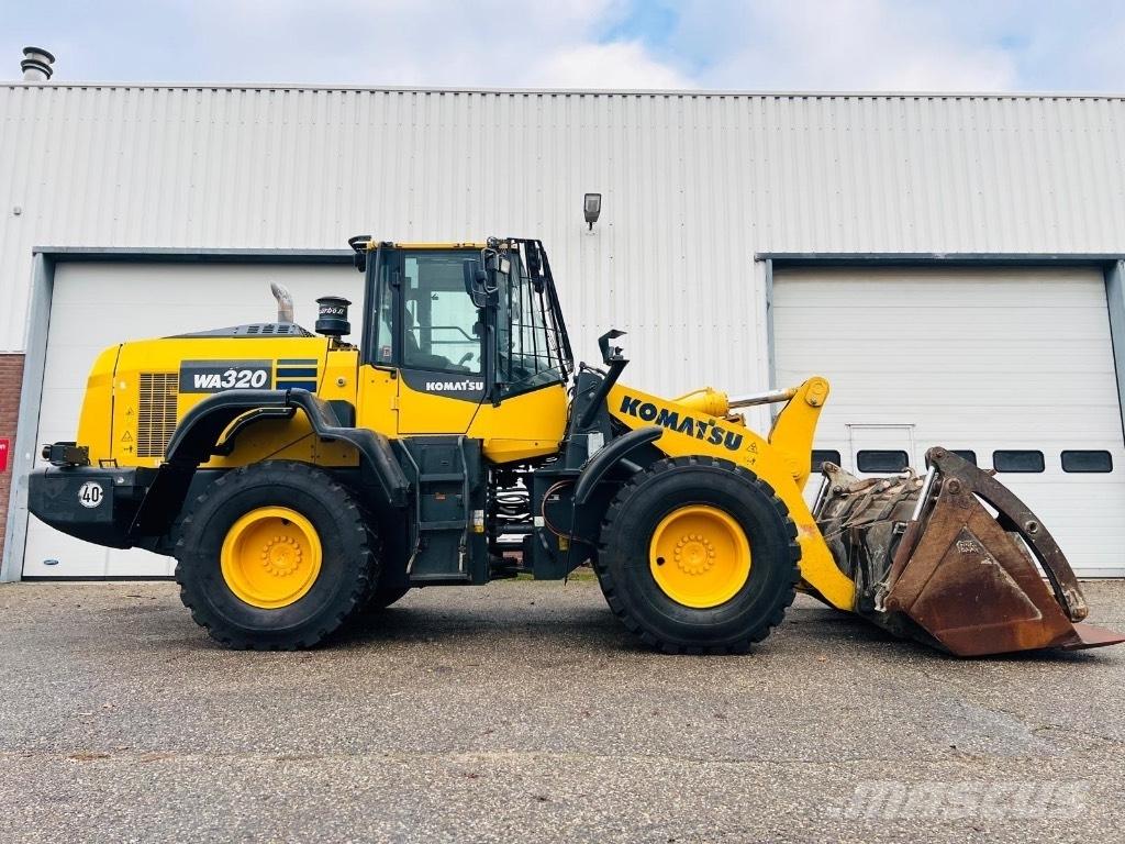 Komatsu WA 320-8 Incarcator pe pneuri