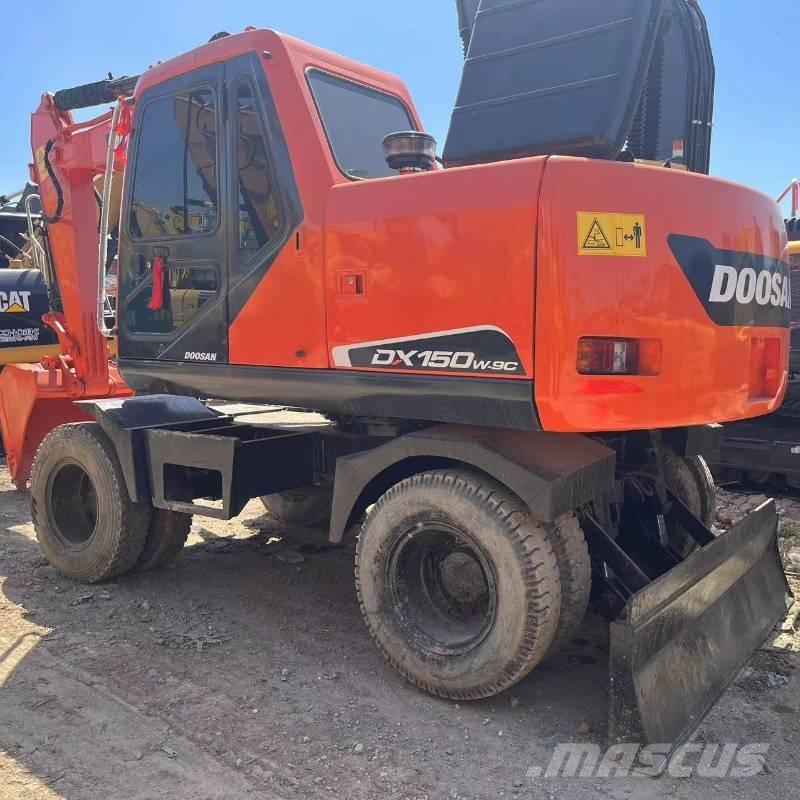 Doosan DX150W Excavatoare cu roti
