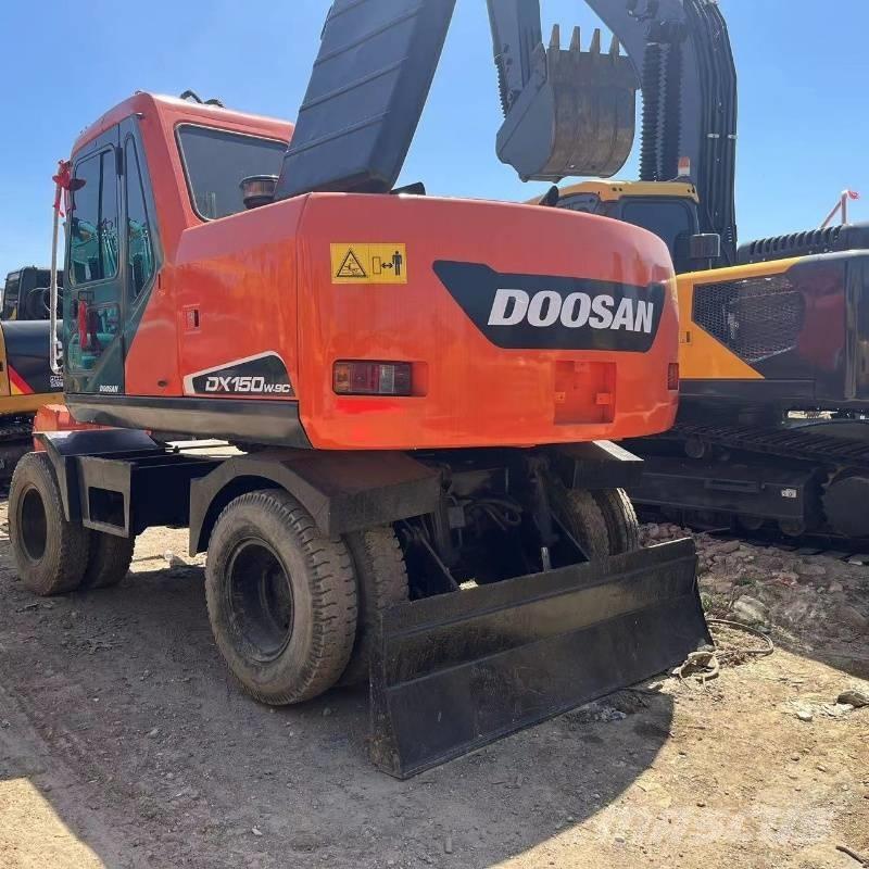 Doosan DX150W Excavatoare cu roti