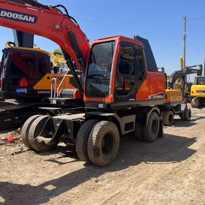Doosan DX150W Excavatoare cu roti