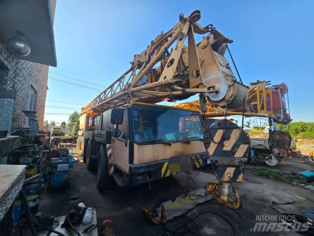 Liebherr LTM 1100-1 Macara pentru orice teren