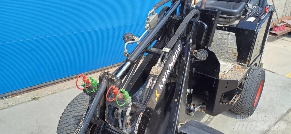 Knikmops KM 100 Incarcator pe pneuri